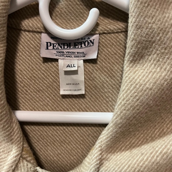 Pendleton Beige and Tan Fringed Women's Cape - Picture 6 of 13